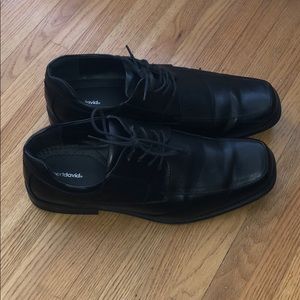 Men’s Black Dress Shoe, size 16